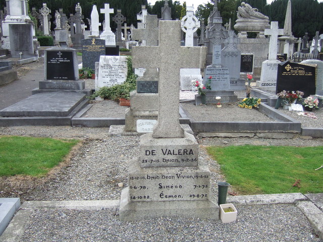 File:De Valera grave in Glasnevin cemetery - geograph.org.uk - 337649.jpg