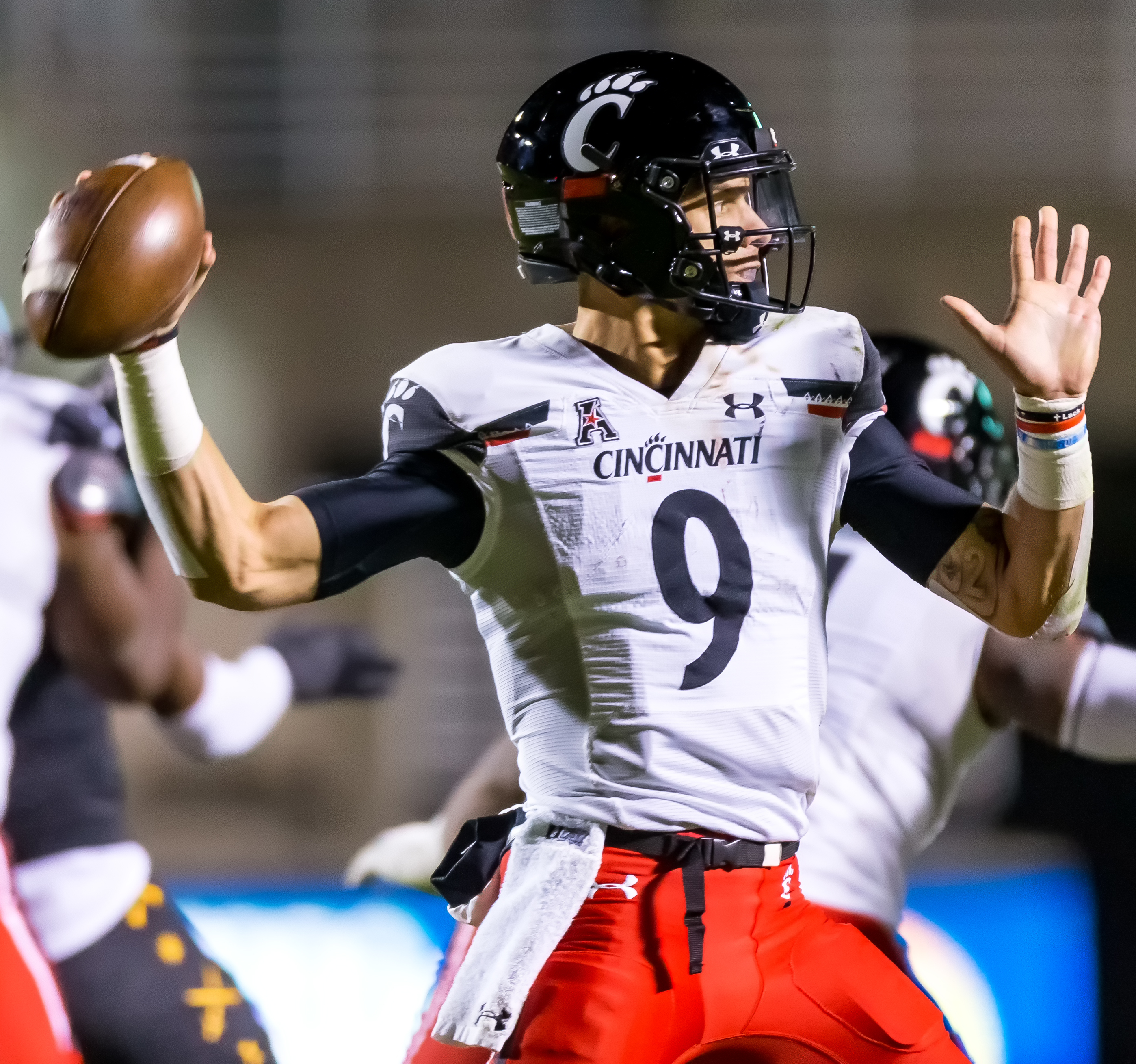 File:University of Cincinnati Uniforms.jpg - Wikimedia Commons