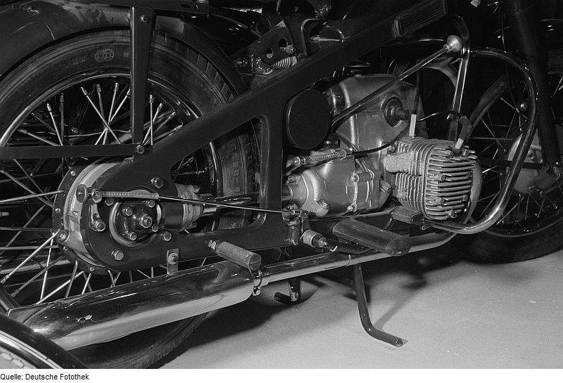 File:Fotothek df roe-neg 0006490 028 Detail eines Motorrades.jpg