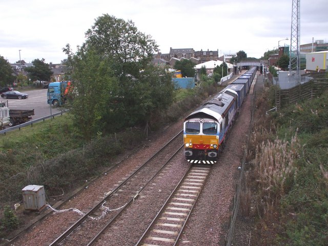 File:Goods train passing through Grahamstown Station, Falkirk - geograph.org.uk - 986821.jpg