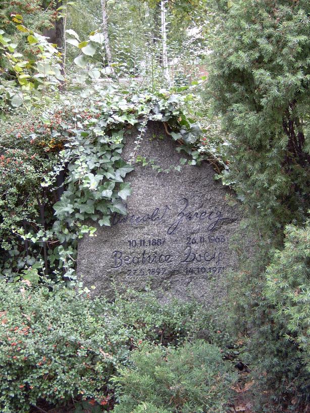 Tombe d’Arnold Zweig au [[cimetière de Dorotheenstadt