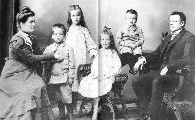 File:Juho kusti paasikivi family 1906.jpg