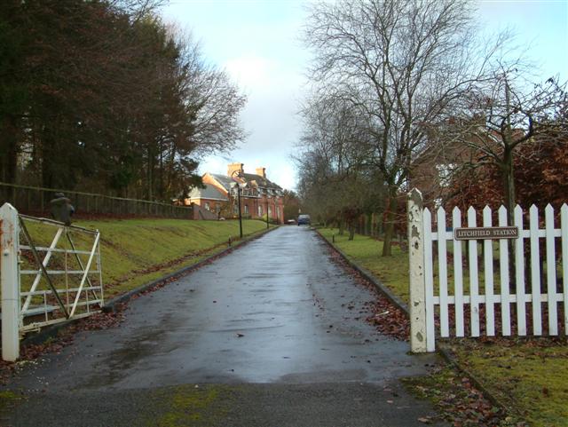 File:Litchfield Station and approach - geograph.org.uk - 98484.jpg