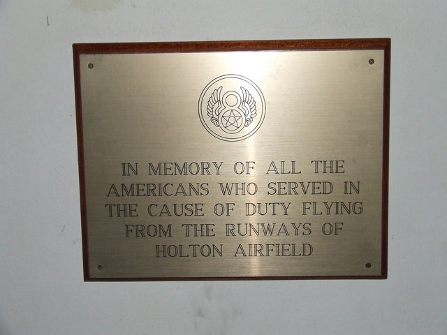 File:Memorial to Holton airfield - geograph.org.uk - 617254.jpg