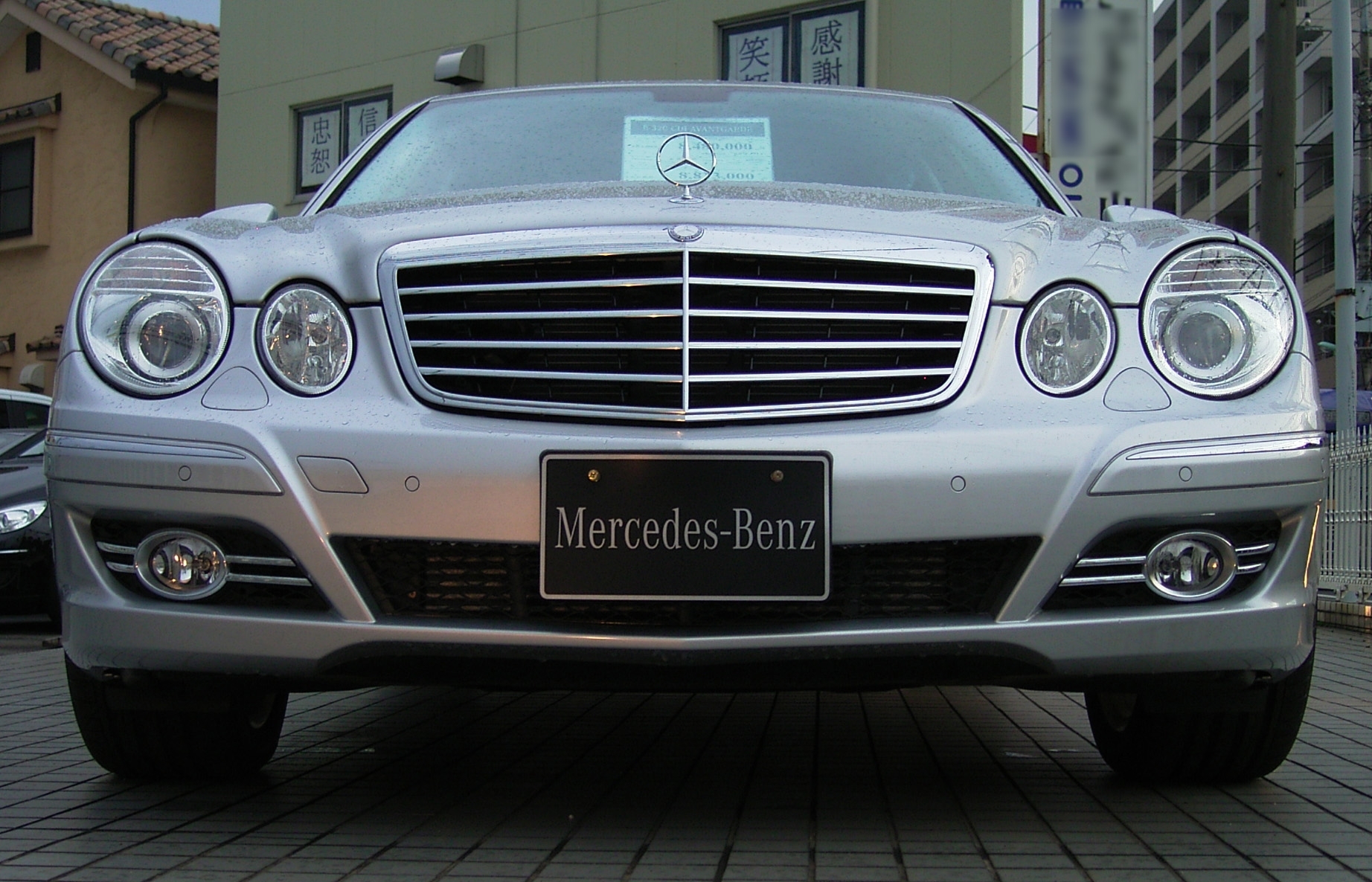 File:Mercedes-Benz -W211- E320 ja-5.jpg - Wikimedia Commons