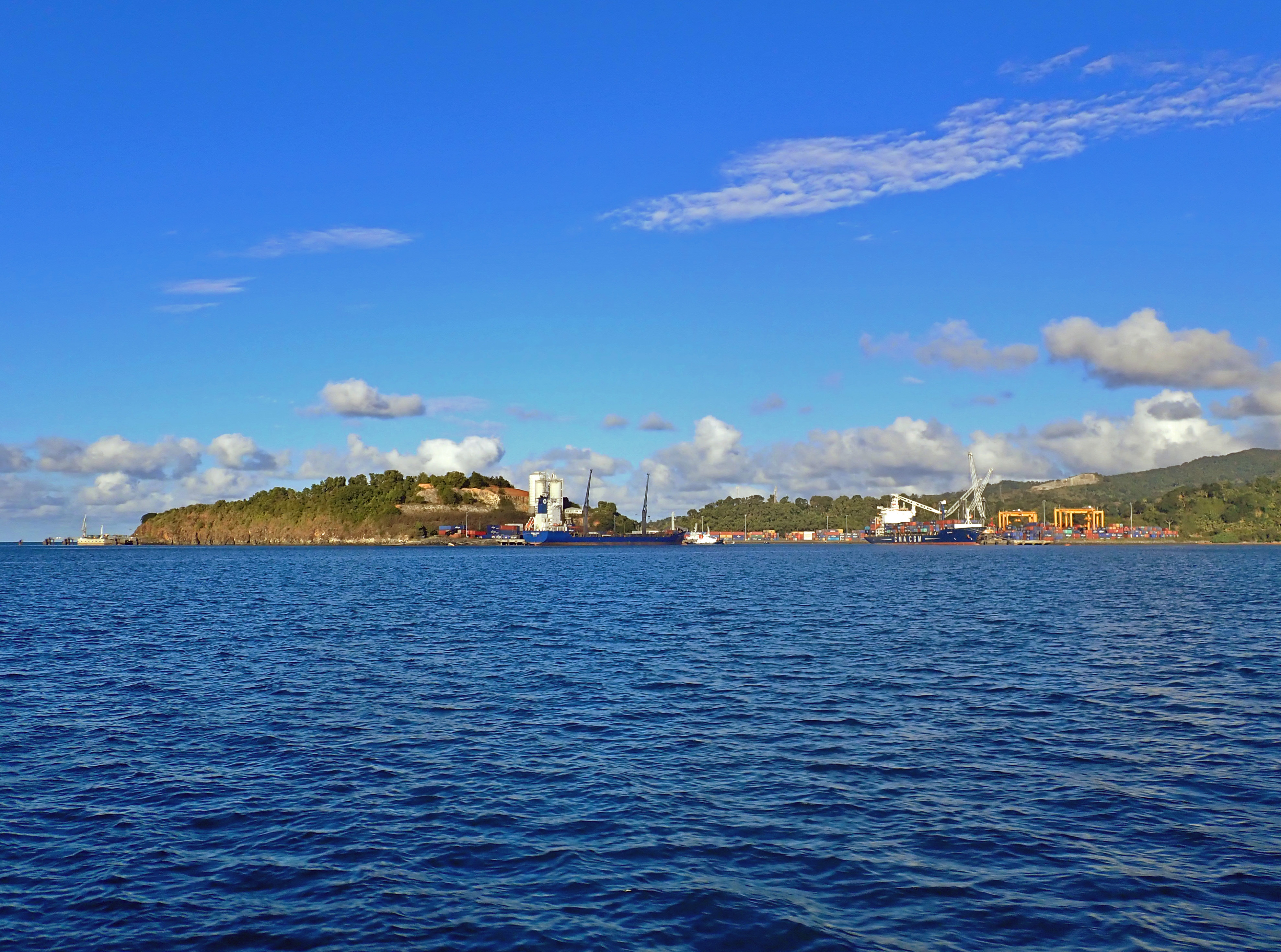 Port de Longoni — Wikipédia