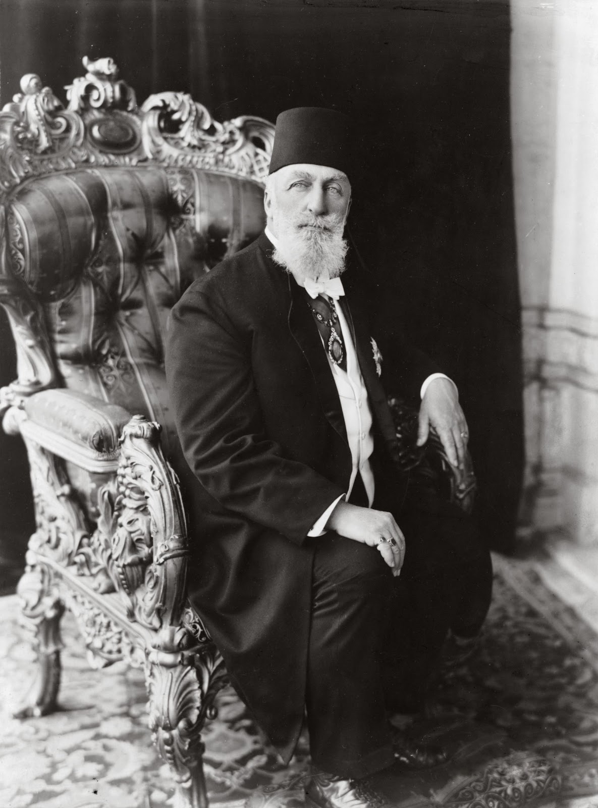 The Caliphate: From Grand to Sordid | Malise Ruthven | The New York Review  of Books