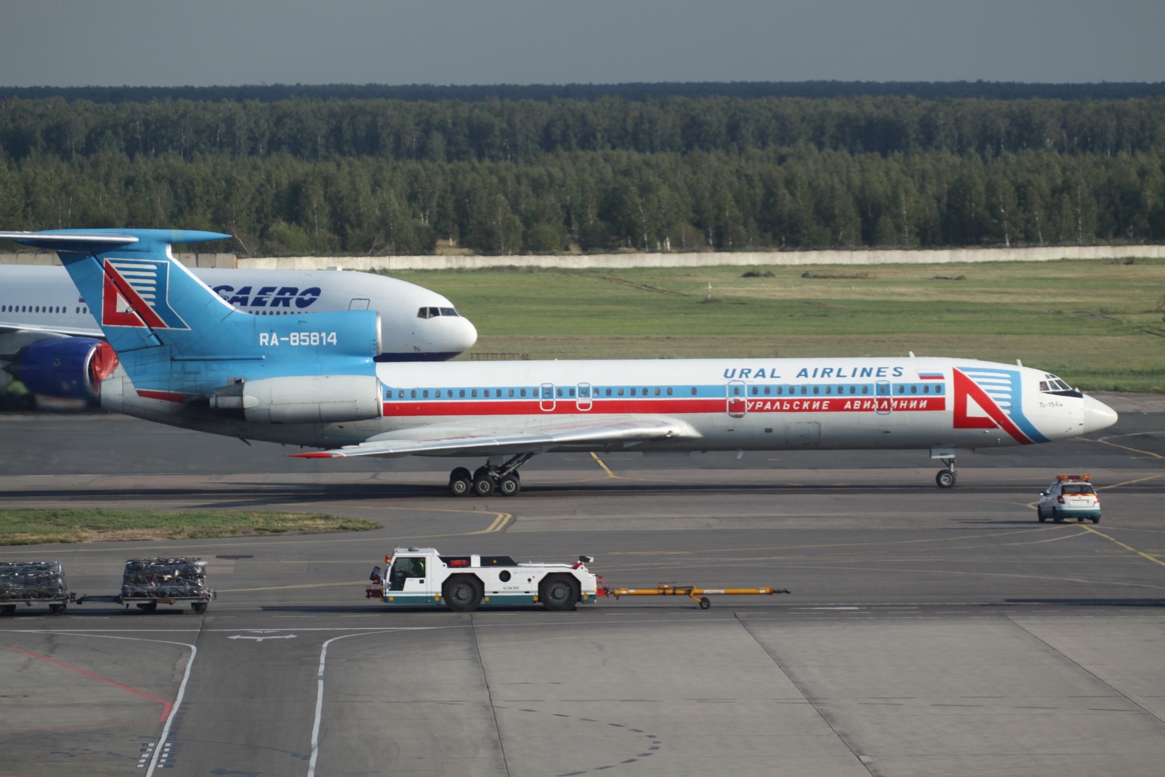 Уральские авиакомпании отзывы. Ural Airlines ту 154. Ту-134 Уральские авиалинии. Ту-154м Уральские авиалинии. Самолеты ту 154 Уральские авиалинии.