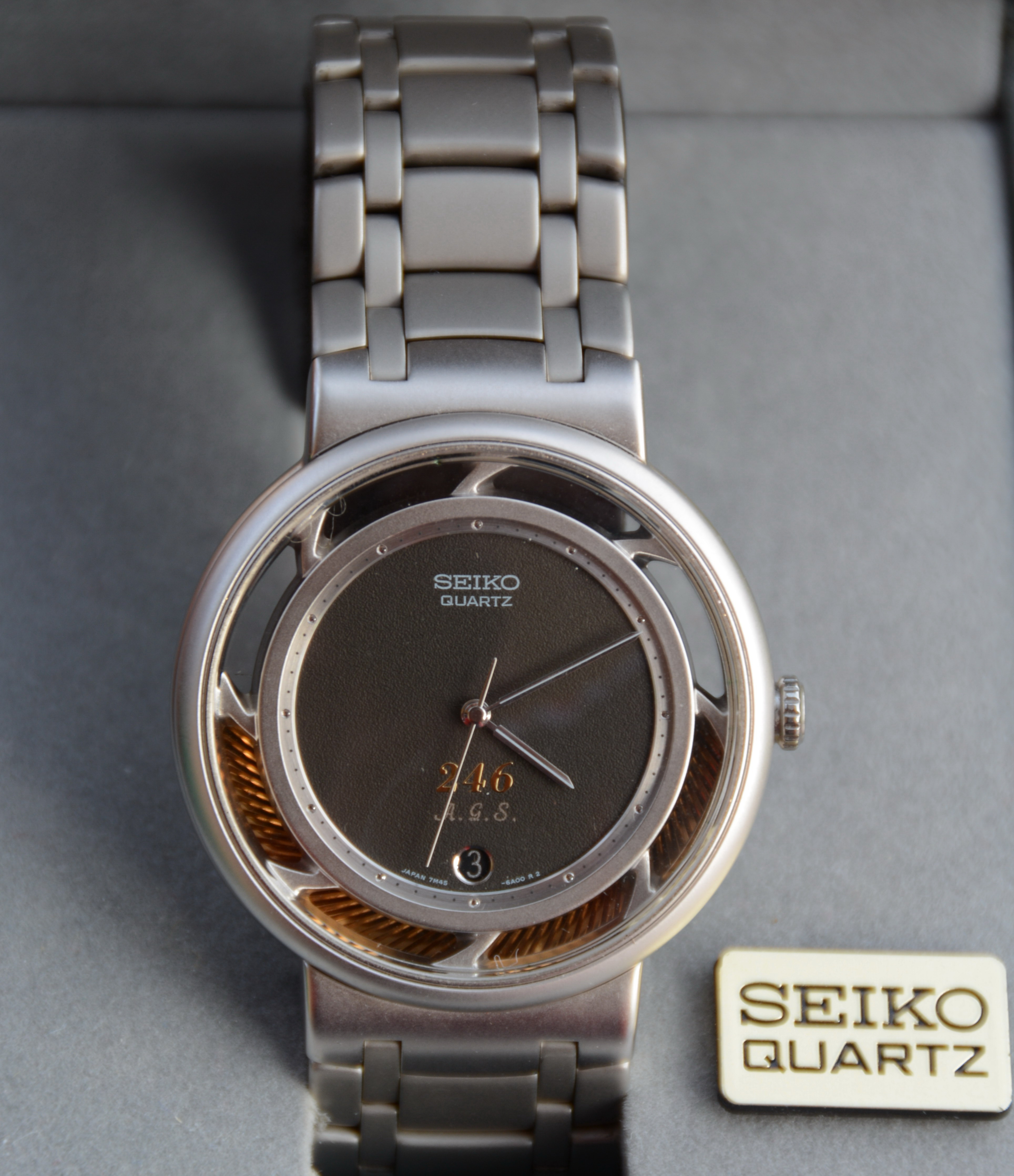 File:Seiko Quartz . Perpetuum  - Wikimedia Commons