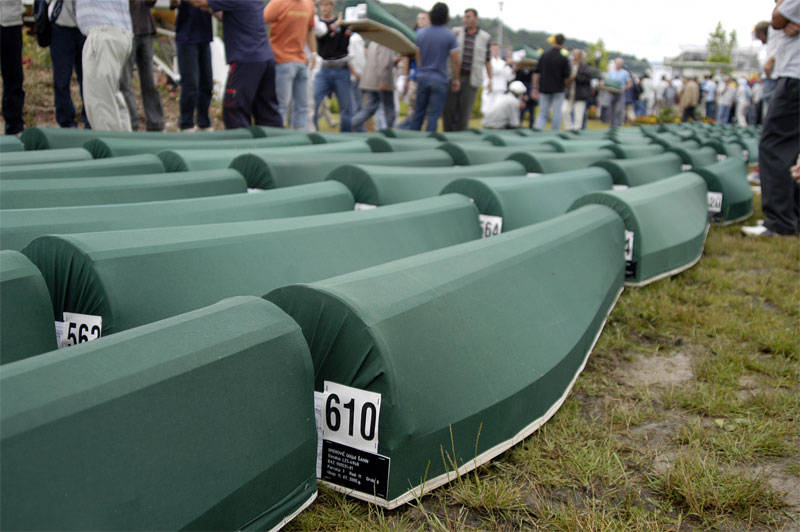 File:Srebrenica 2005 burial.jpg