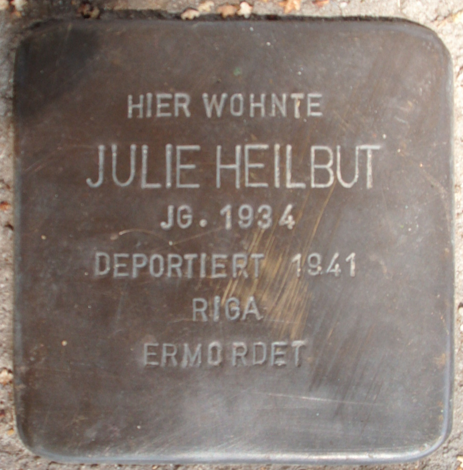 Stolperstein Deichstraße (Julie Heilbut) in Hamburg-Altstadt.JPG