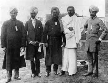 Vivekananda 1893 with The East Indian Group Swami Vivekananda 1893 with The East Indian Group.jpg