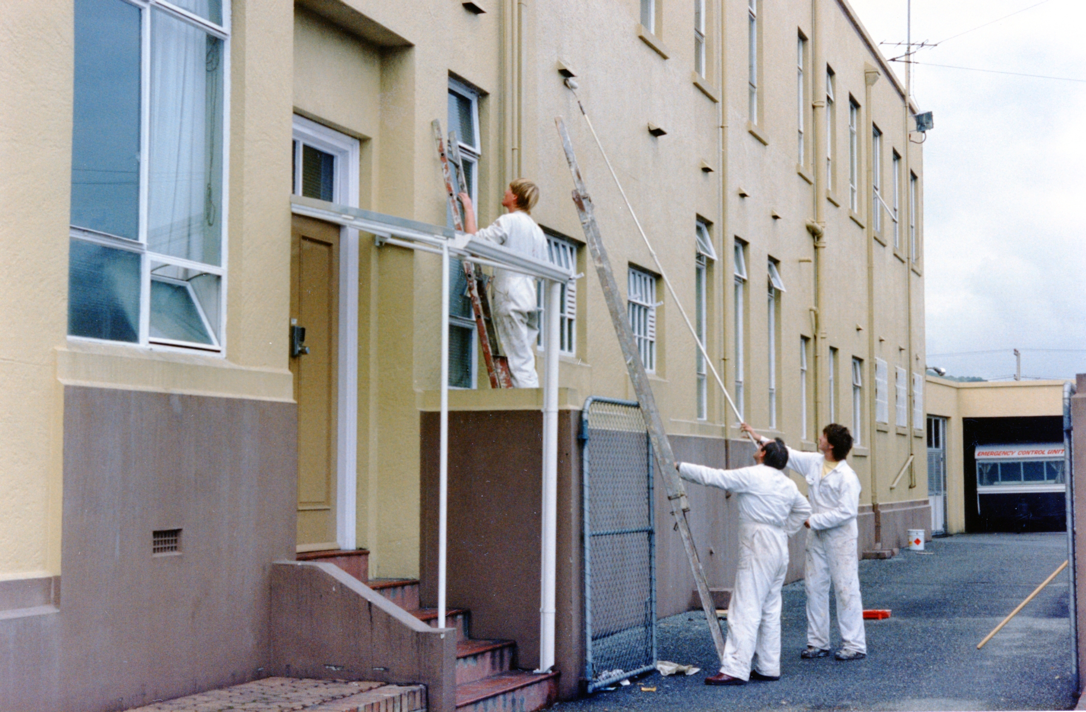 File:Waterproofing the Greymouth Police Station, 1987. CC173.jpg -  Wikimedia Commons