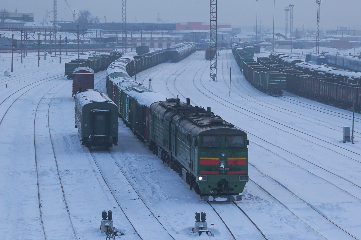 File:2ТЭ10М-3203, Россия, Алтайский край, станция Барнаул (Trainpix  152666).jpg - Wikimedia Commons