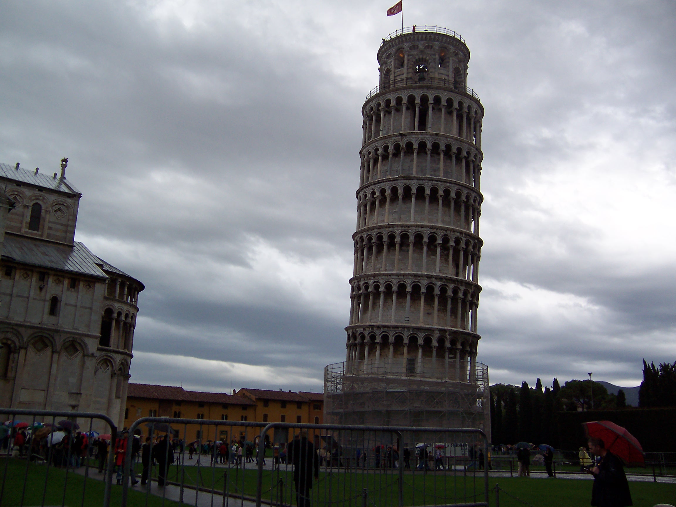 Cuanto mide la torre de pisa