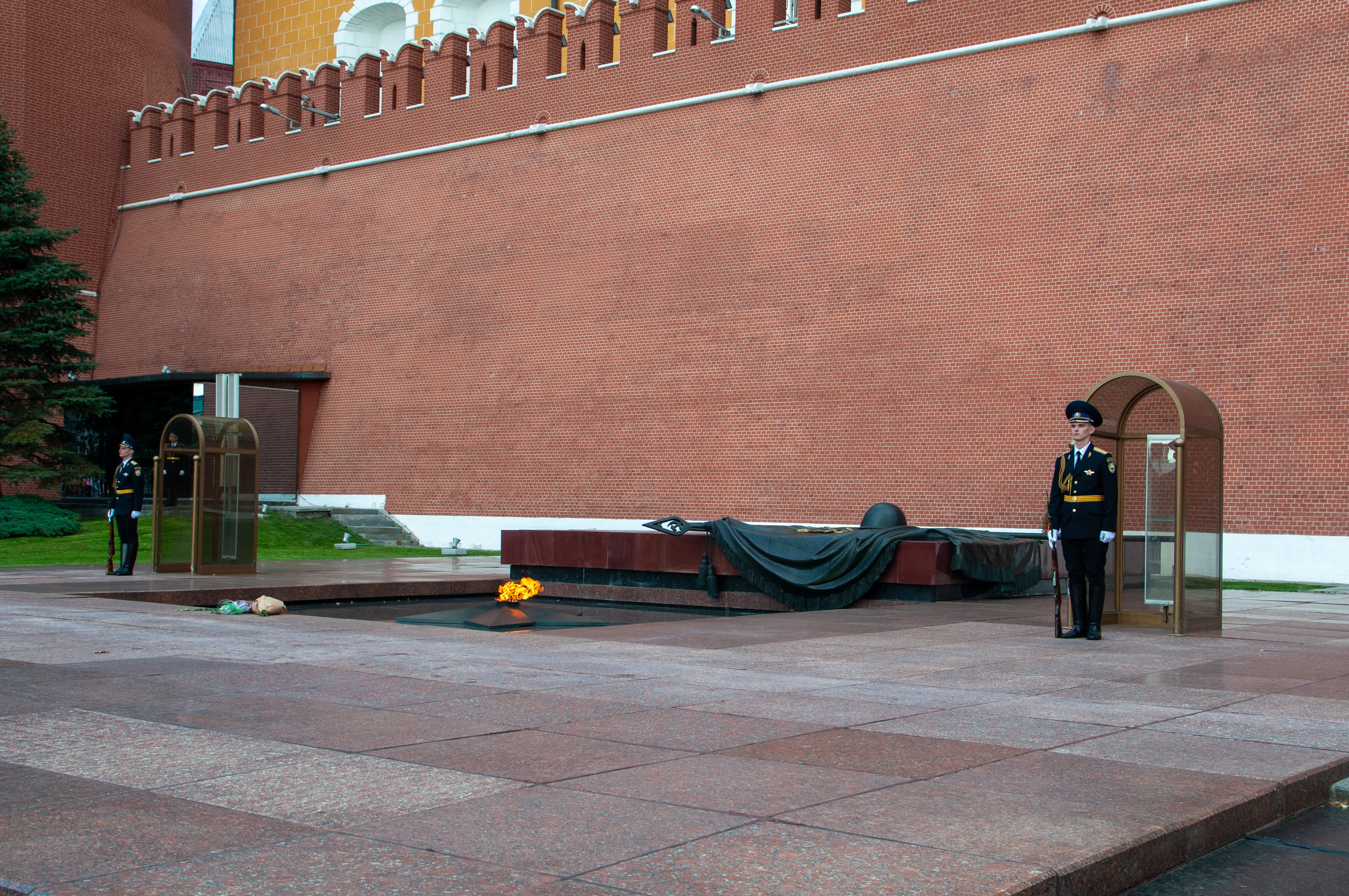 памятник неизвестному солдату в москве