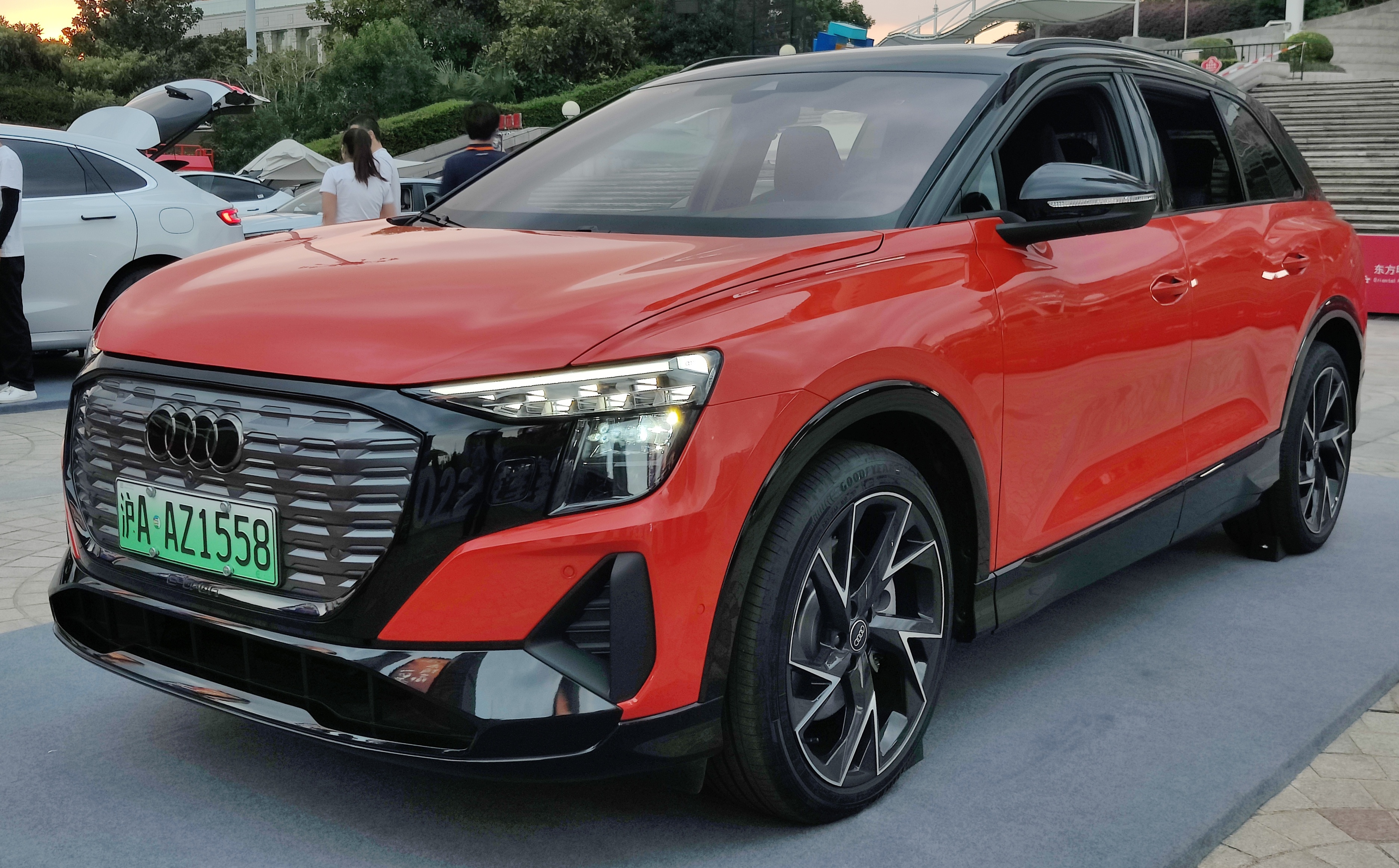 Купить Audi Q5 e-tron