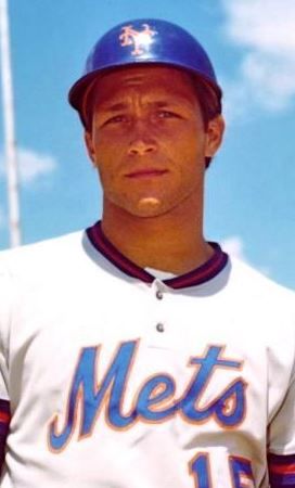 <span class="mw-page-title-main">Butch Benton</span> American baseball player (born 1957)