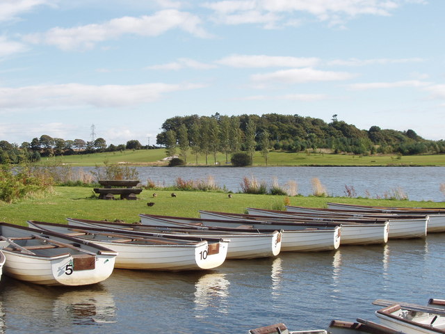 File:Boats for fly fishing on Piperdam Loch - geograph.org.uk - 558557.jpg