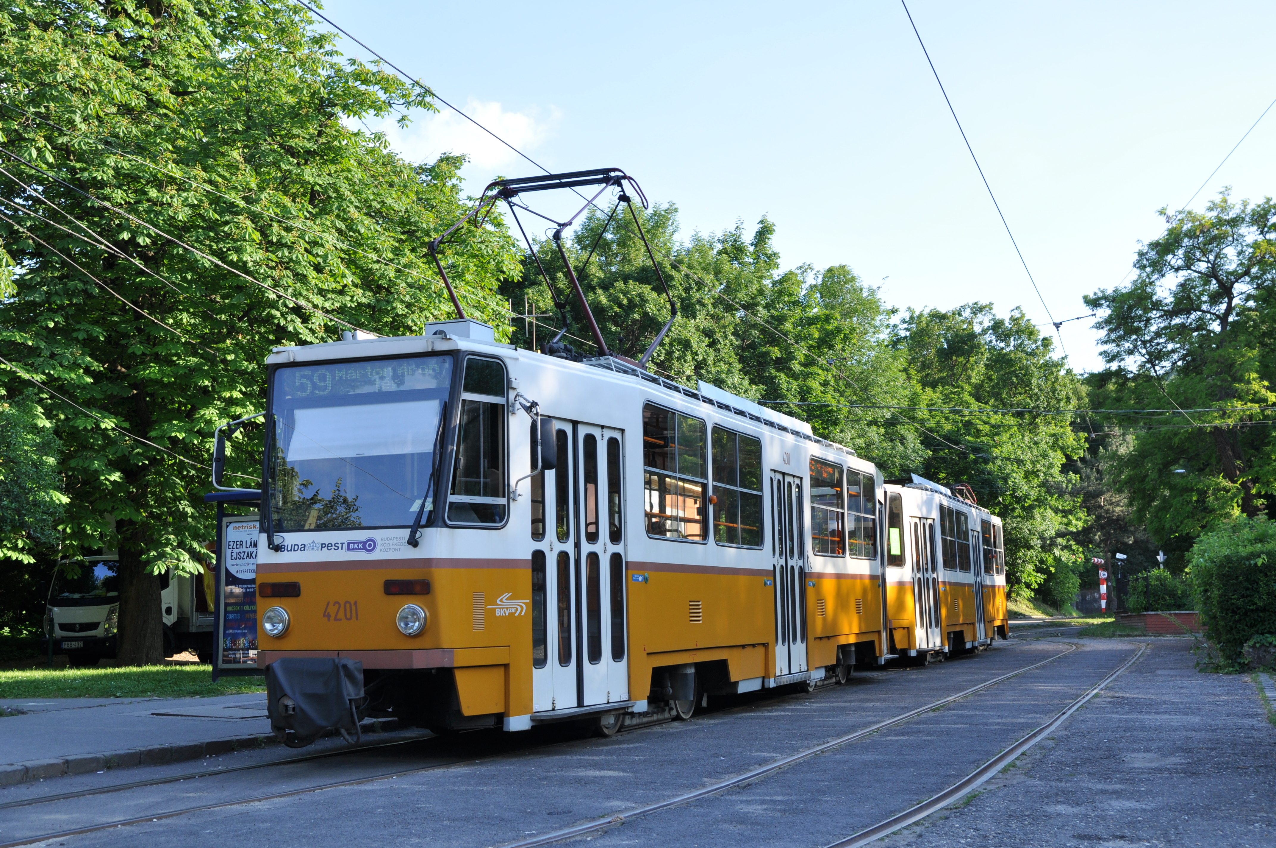 File:Budapest, Szent János Kórház, Tatra T5c5k.jpg ...