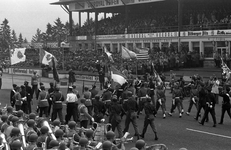 File:Bundesarchiv B 145 Bild-F029235-0008, Nürburgring, Bundeswehrparade zum NATO-Jubiläum.jpg