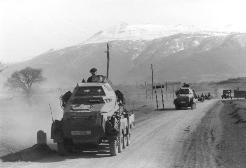 File:Bundesarchiv Bild 101I-158-0094-33, Balkan, Spähpanzer der Leibstandarte Adolf Hitler.jpg