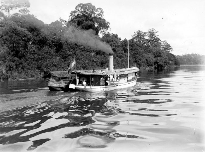 File:COLLECTIE TROPENMUSEUM Het gouvernements S.S. Selaton op de rivier Barito Borneo TMnr 10010870.jpg