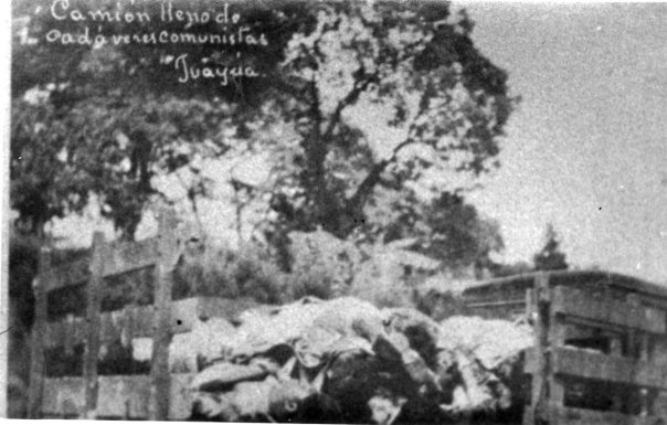 Archivo:Camioneta Llena De Cadaveres en Juayua, 1932.jpg