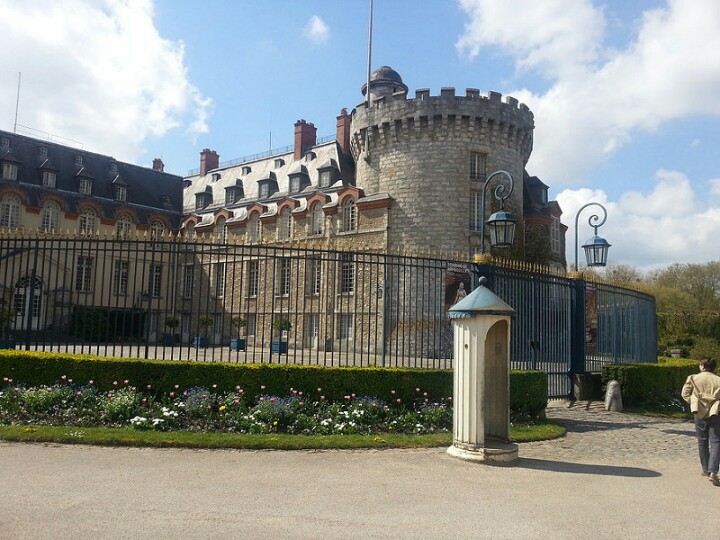 File:Chateau de Rambouillet - View from the grids.jpg