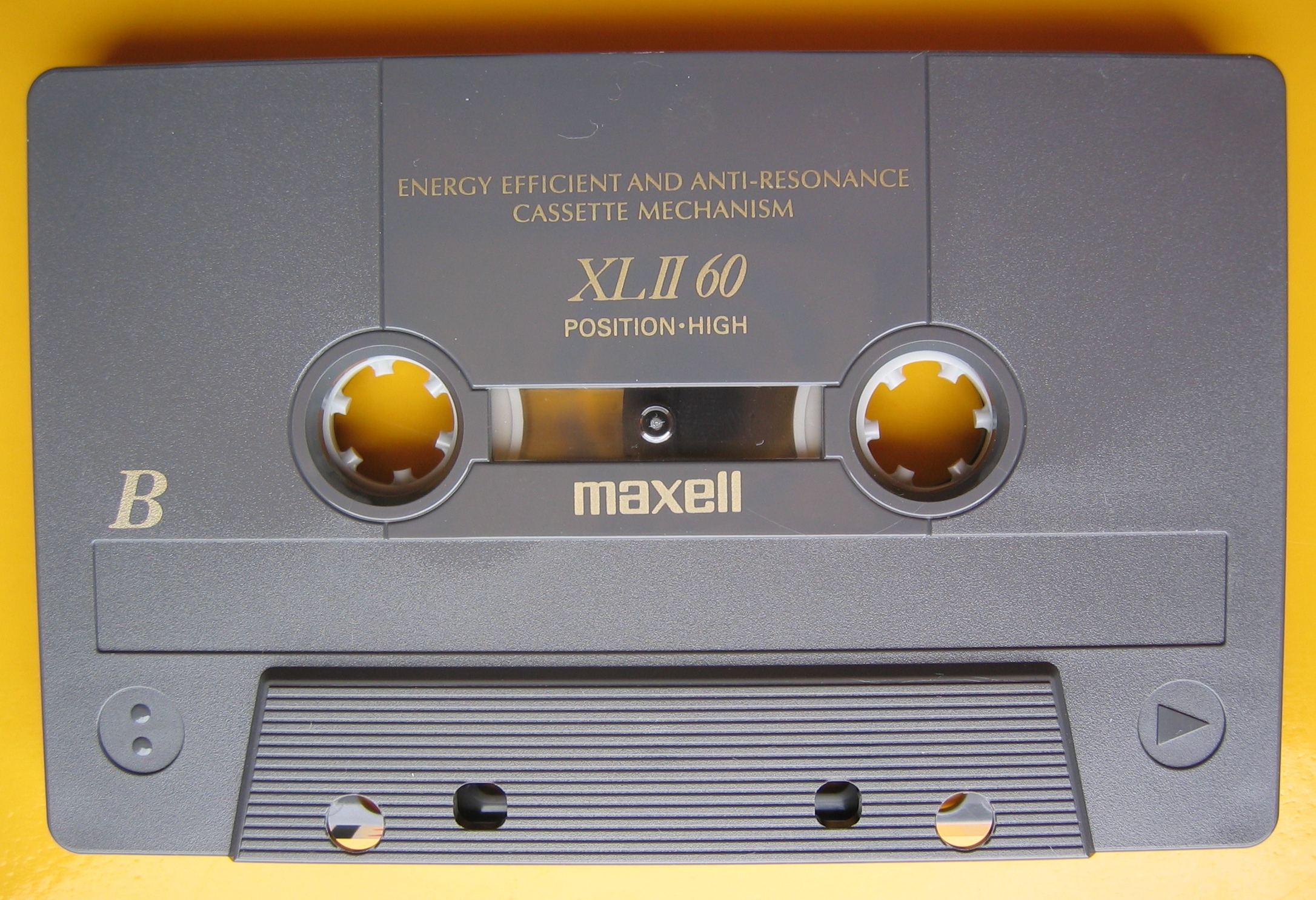 File:Compact Cassette Maxell XL-II 60 IMG 8531.JPG - Wikimedia Commons
