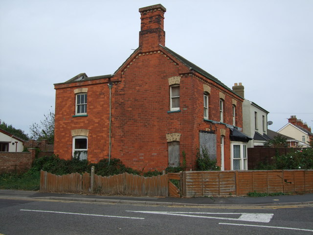 File:Derelict House Sutton on Sea - geograph.org.uk - 1501860.jpg