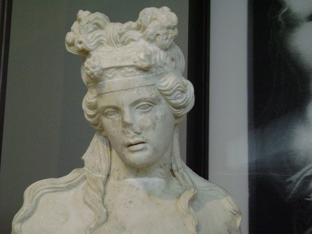 File:Dionysus statue Archaeological Museum of Thessaloniki Greece 03.jpg