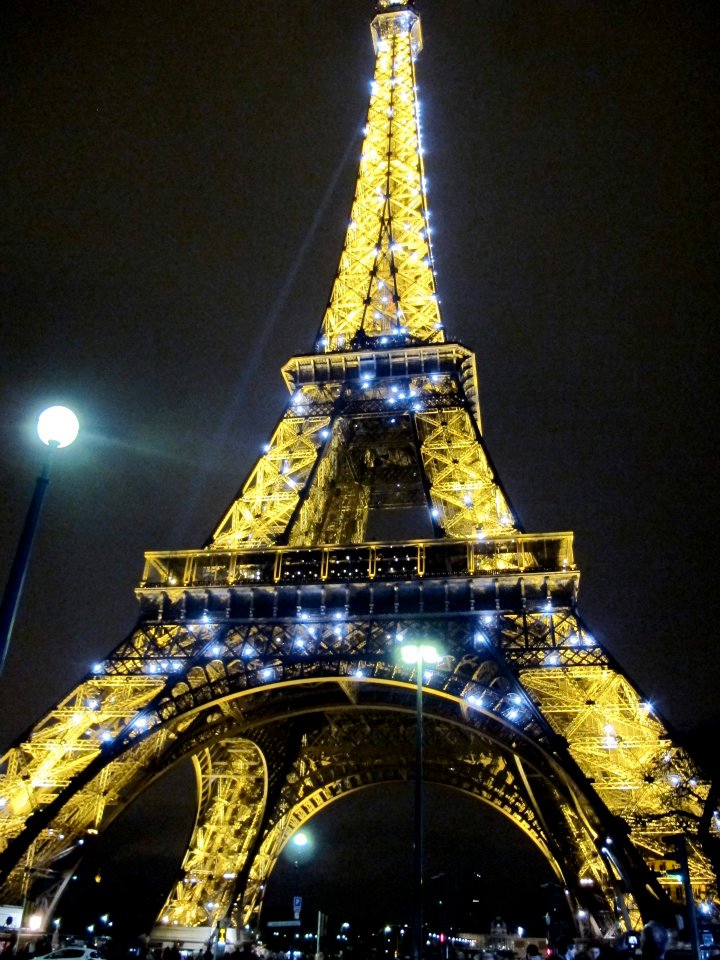 File:Eiffel Tower the Paris sky.jpg - Wikimedia Commons