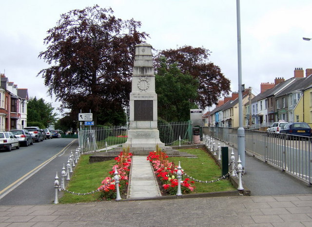 File:First World war memorial - geograph.org.uk - 535659.jpg