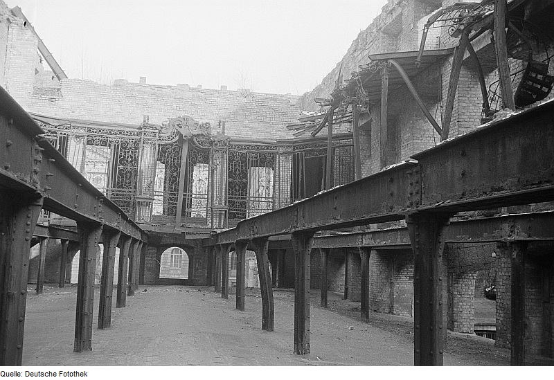 File:Fotothek df roe-neg 0006259 020 Innenansicht einer Hausruine.jpg