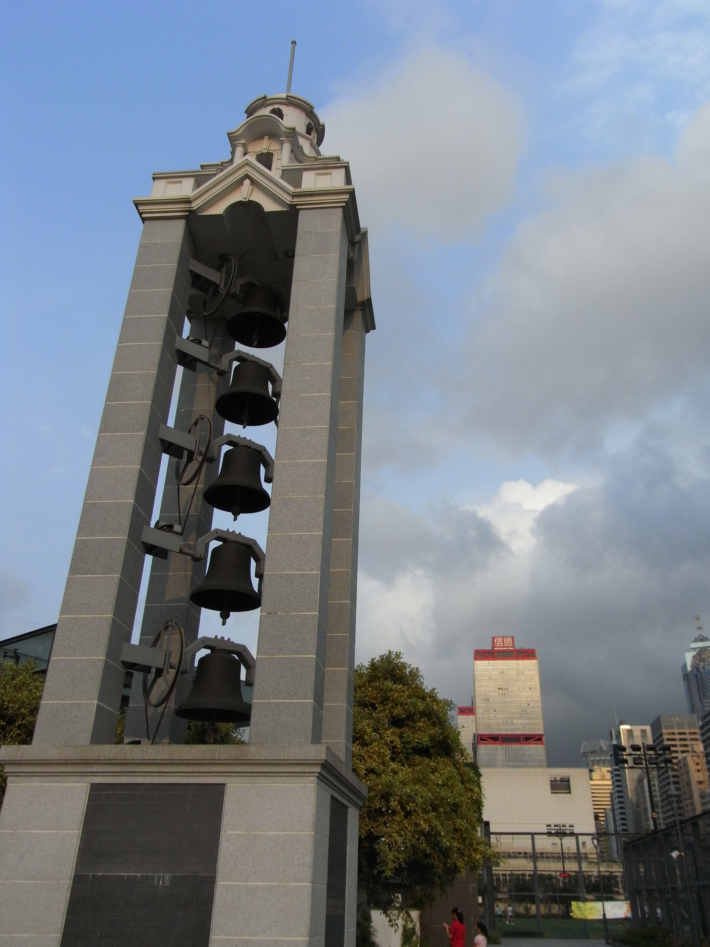 HK 中 山 紀 念 公 園 Sun Yat Sen Memorial Park 鐘 樓 Chime Tower Shun Tak Centre Ap...