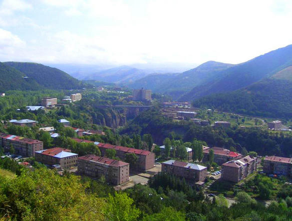 File:Jermuk residential buildings.jpg