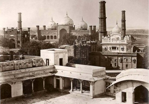 File:Lahore-fort-1864-600x419.jpg
