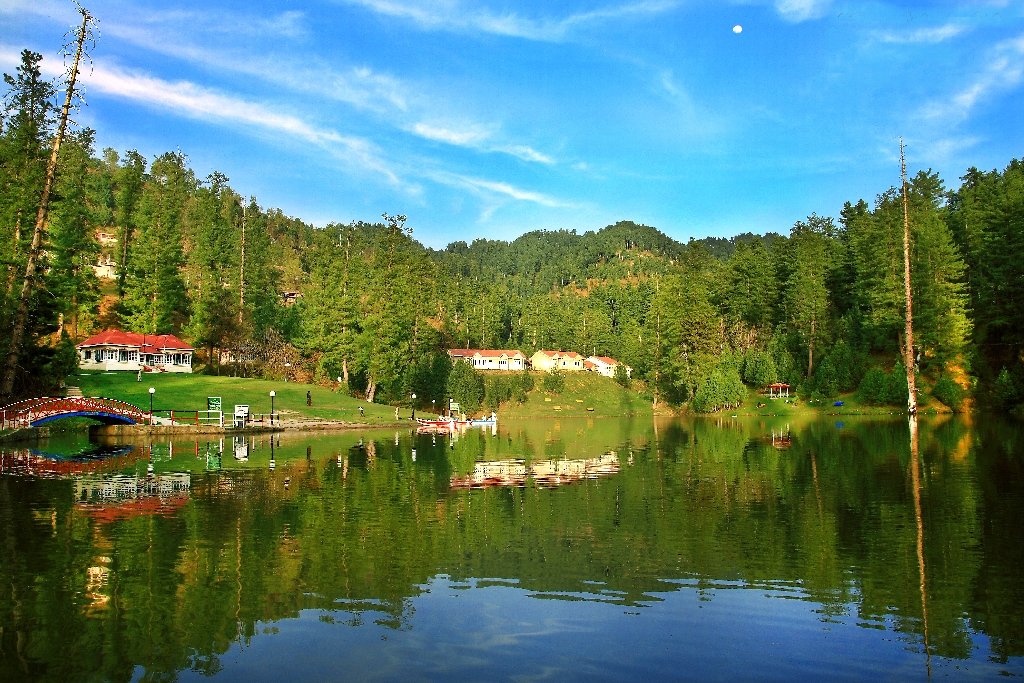 Best Places to visit in Kashmir Lake of Banjosa