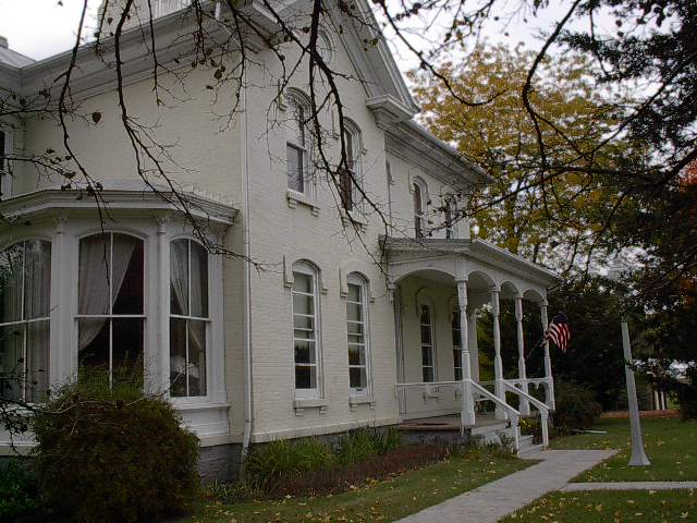 File:Mauston Wisconsin's Boorman House side View of Front.JPG