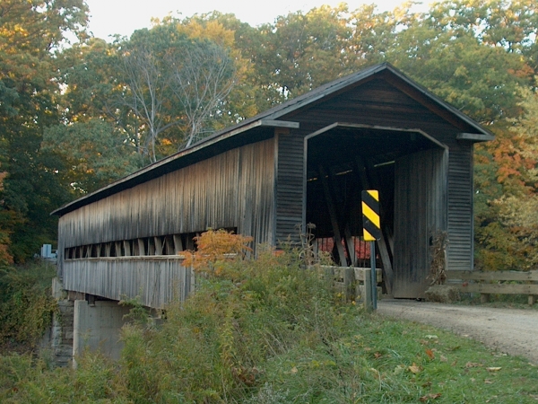 File:Middle Road (Ashtabula County, Ohio) Covered Bridge 2.jpg