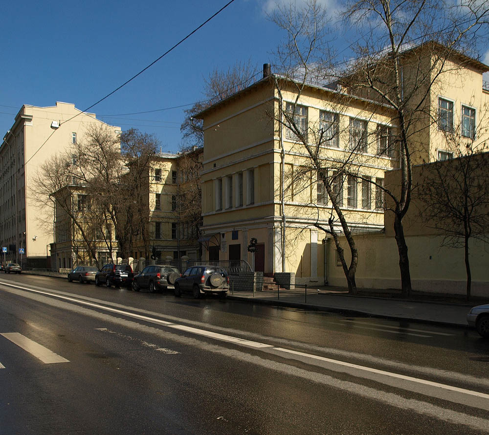 Школа 34 москва. Подсосенский переулок. Особняк прове новая Басманная. Подсосенский пер Москва. Актер живет Подсосенский переулок.