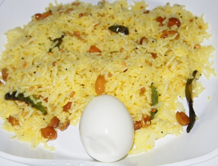 https://upload.wikimedia.org/wikipedia/commons/8/8f/Pulihora_with_boiled_egg.jpg