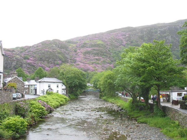 File:Purple and green. View east from Colwyn Bridge - geograph.org.uk - 446799.jpg