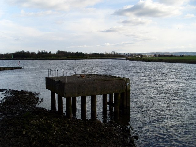 File:Small platform in the Clyde by the former John Brown's shipyard - geograph.org.uk - 757851.jpg