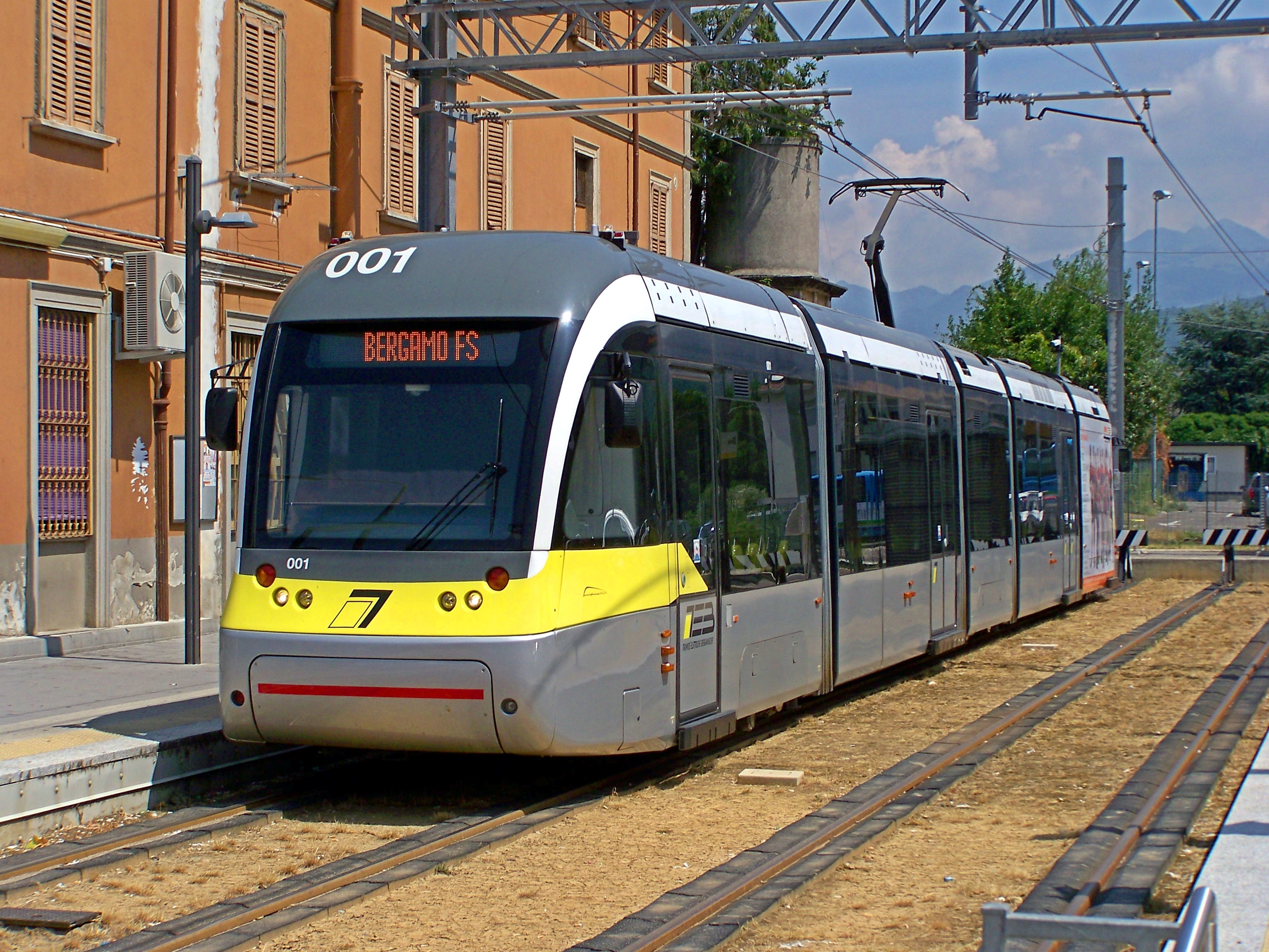 File:TEB AnsaldoBreda Sirio 001 stazione tram Albino 20120712.JPG -  Wikimedia Commons