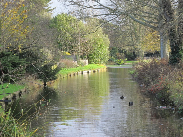 File:The New River (old course) south of Parsonage Lane, EN2 - geograph.org.uk - 4762079.jpg