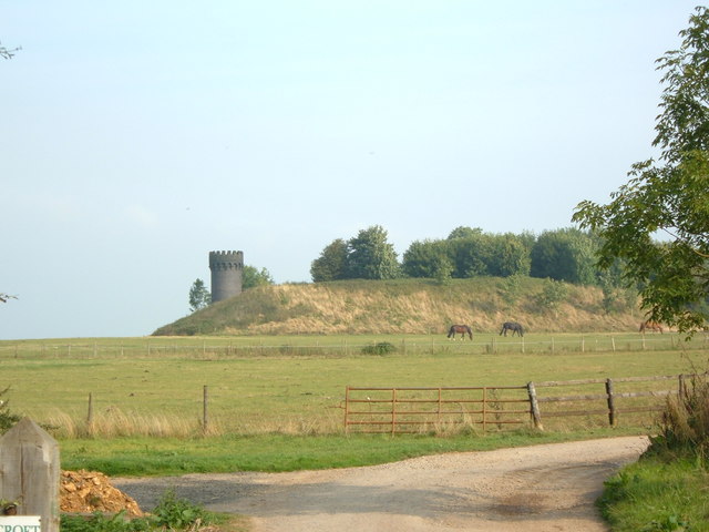 File:Tower near Old Sodbury - geograph.org.uk - 152665.jpg