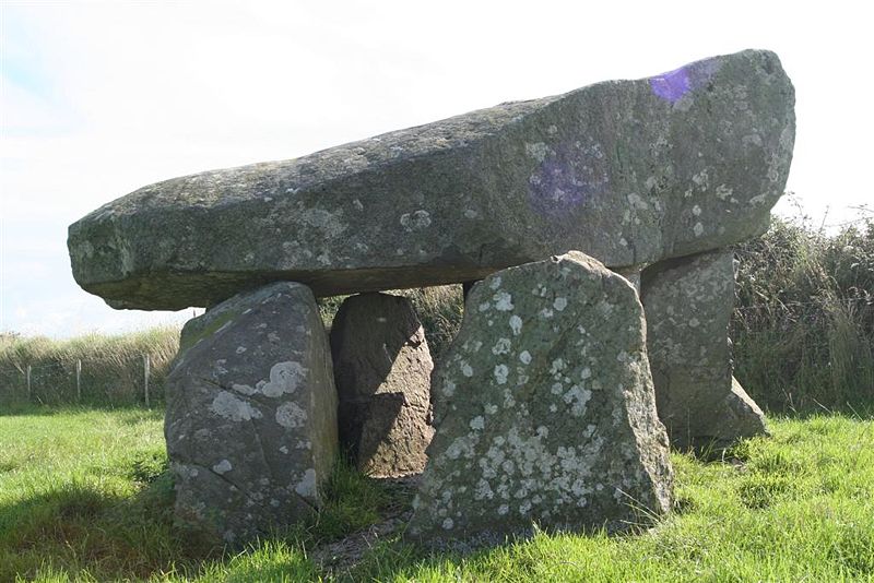 Tŷ Newydd Burial Chamber