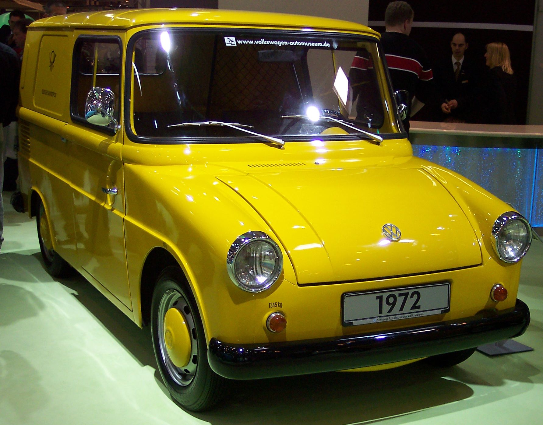 Volkswagen страна. Минивэн Volkswagen жёлтый цвет. Volkswagen Country Buggy. Фольксфаген хербалиф жёлтый.